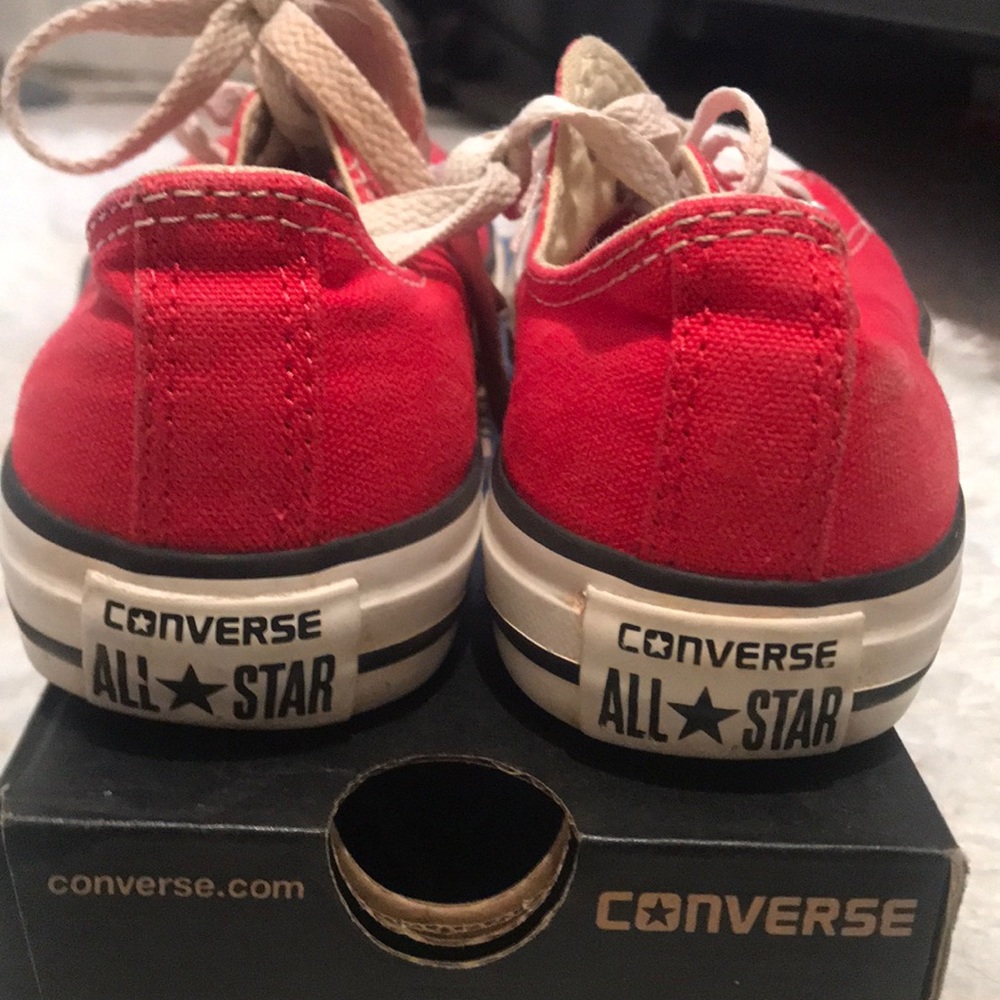 Red converse - Picture 4 of 6